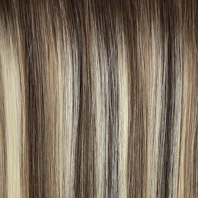 Loxxie Pecan Cheesecake hair extension swatch