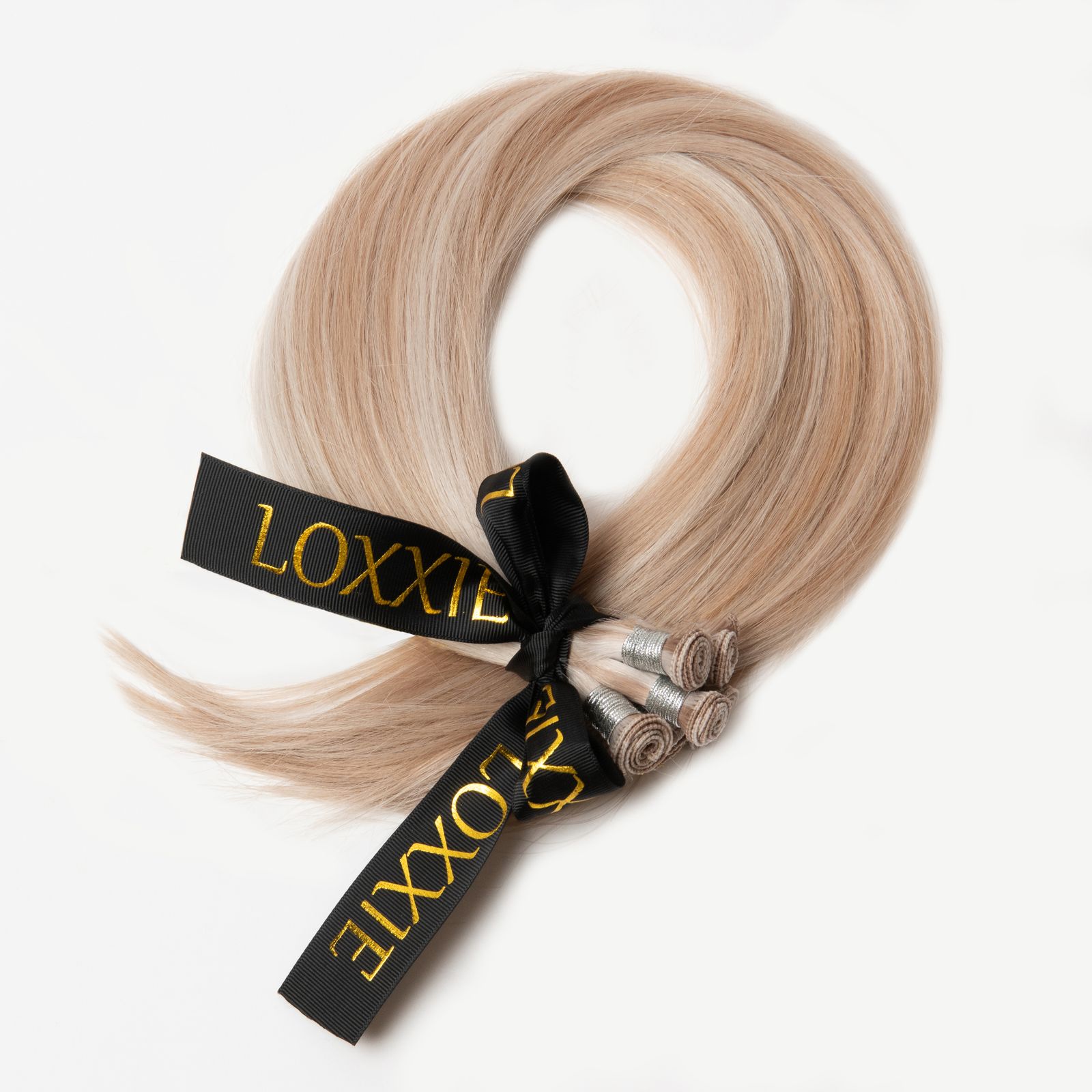 Loxxie Toasted Marshmallow hair extension swatch